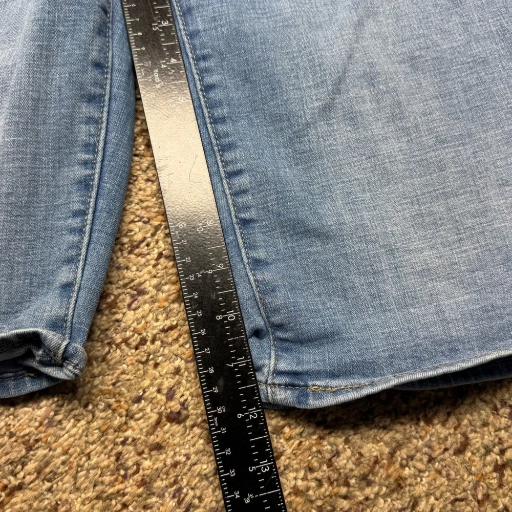 Levis Womens Blue Distressed Denim Bermuda‎ Shorts Size 31 Mid Rise Stretch